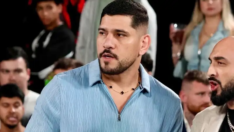 Чемпион UFC "превзошёл" Конора Макгрегора