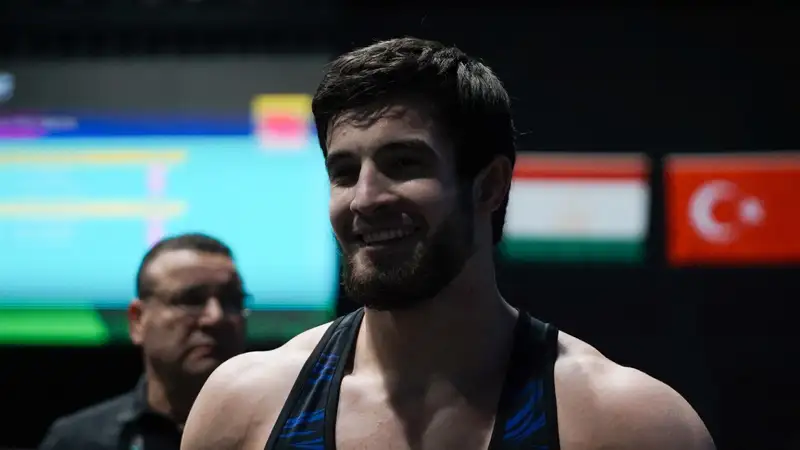 Чемпион мира по борьбе из Казахстана провёл схватку с топовым белорусом в Узбекистане