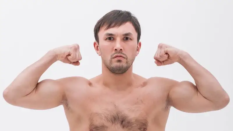 Судейским решением завершился титульный бой между казахом и узбеком в Таразе