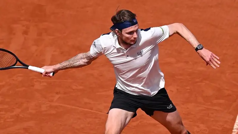 Александр Бублик начал подготовку к грунтовому сезону (видео)