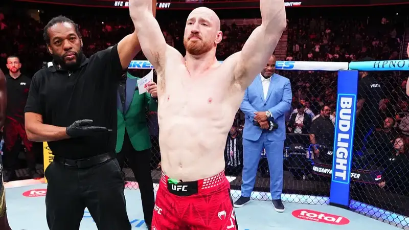 Жёстким нокаутом завершился главный бой турнира UFC