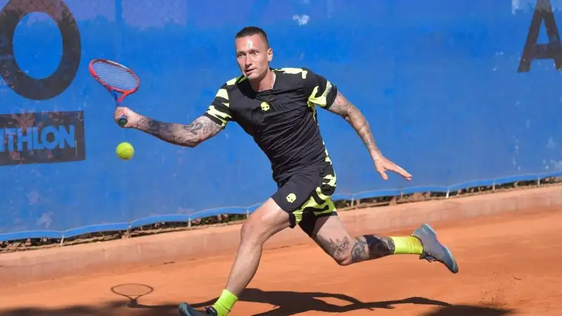 Разгромом завершился матч казахстанского теннисиста на престижном турнире в Испании