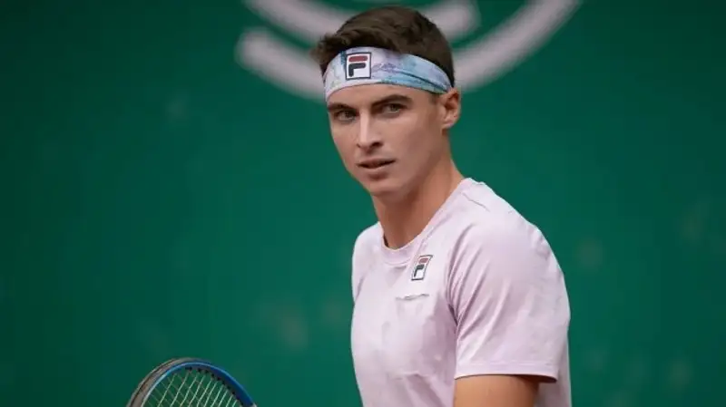 Драмой с камбэком обернулся матч казахстанца на топовом теннисном турнире в Марокко