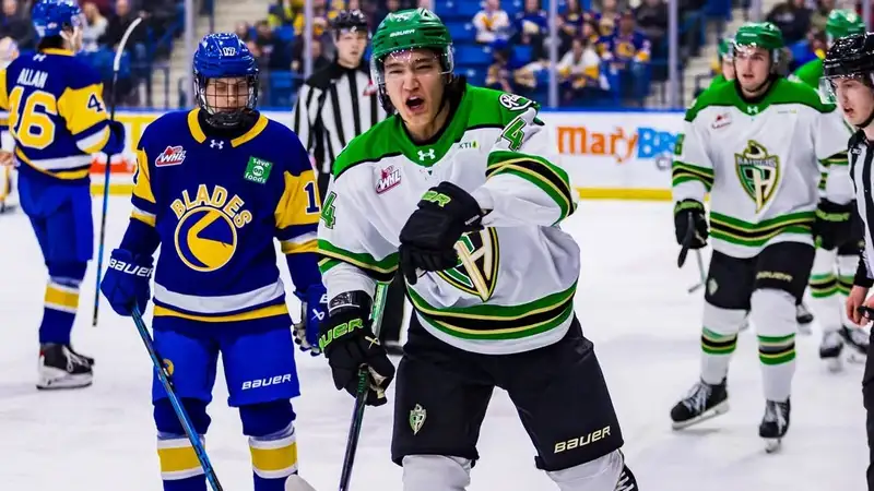 Казахстанский хоккеист положил дубль и приблизил свой клуб к четвертьфиналу WHL