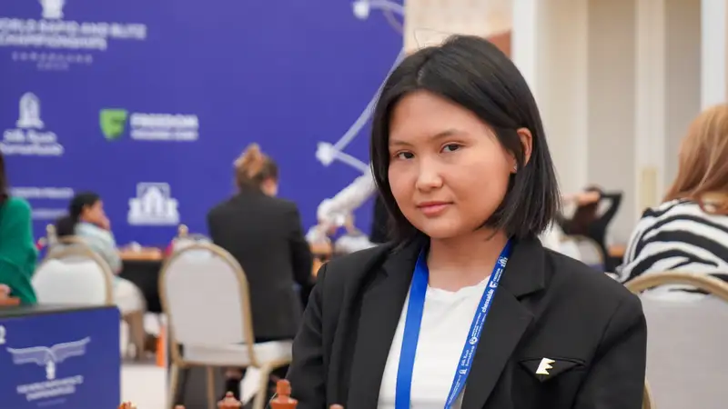 Бибисара Асаубаева сыграла вничью с китаянкой на топ-турнире по шахматам