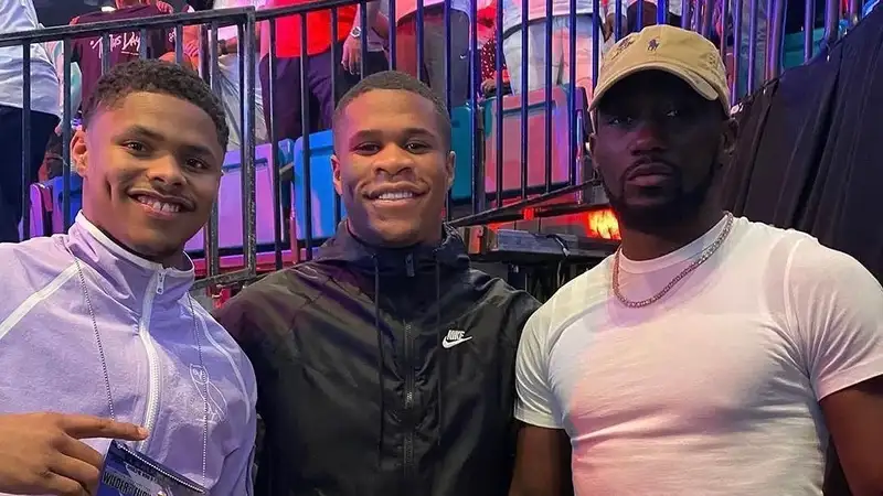 "Это крупнейший поединок в боксе": Девин Хейни бросил вызов Шакуру Стивенсону