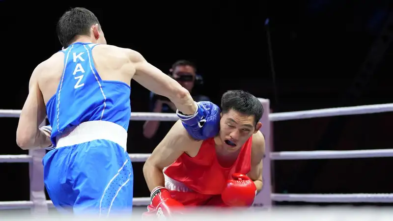 Опытный боксёр из Казахстана "побил соперника и двух судей" на чемпионате Азии
