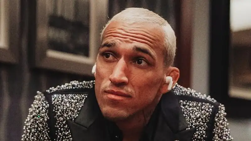 Чарльз Оливейра