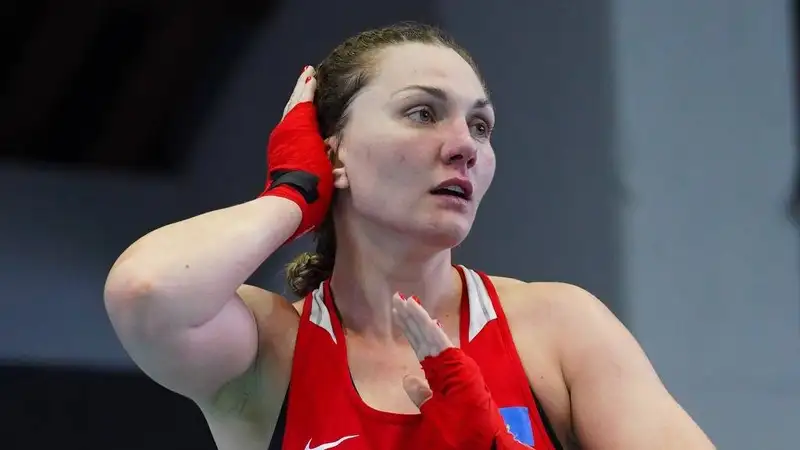 Казахстанская чемпионка мира безжалостно избила соперницу и вышла в полуфинал ЧА