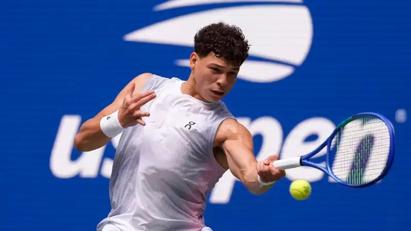 Первый номер посева в Хьюстоне проиграл 89-й ракетке мира