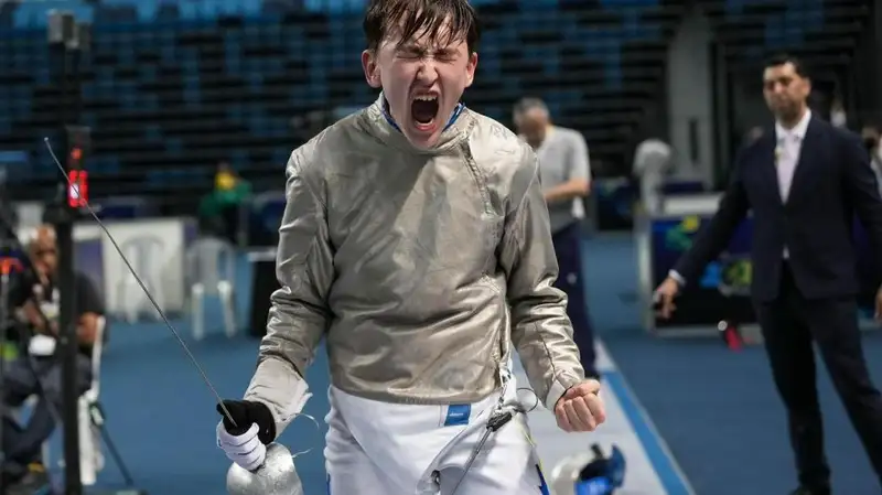 Алматинский спортсмен завоевал историческую медаль на чемпионате мира по фехтованию
