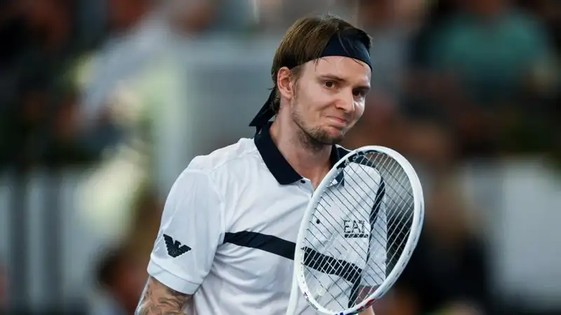 Два сета решили судьбу матча первой ракетки Казахстана на топовом турнире в Монте-Карло