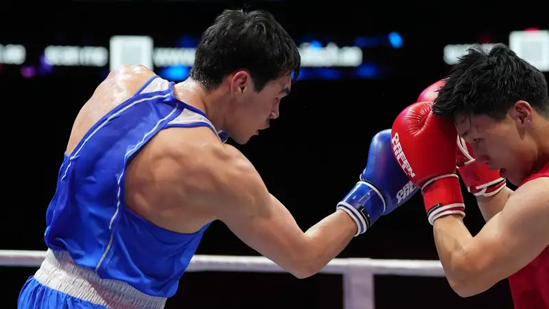 Сабыржан Аккалыков (слева)