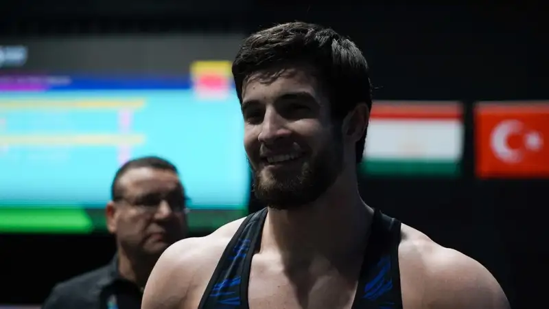 Один из самых перспективных борцов Казахстана завоевал медаль на дебютном ЧА среди взрослых