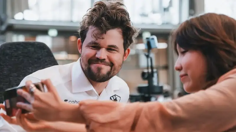 Казахстанская шахматистка выиграла "серебро" Freestyle Chess Open после селфи с Карлсеном