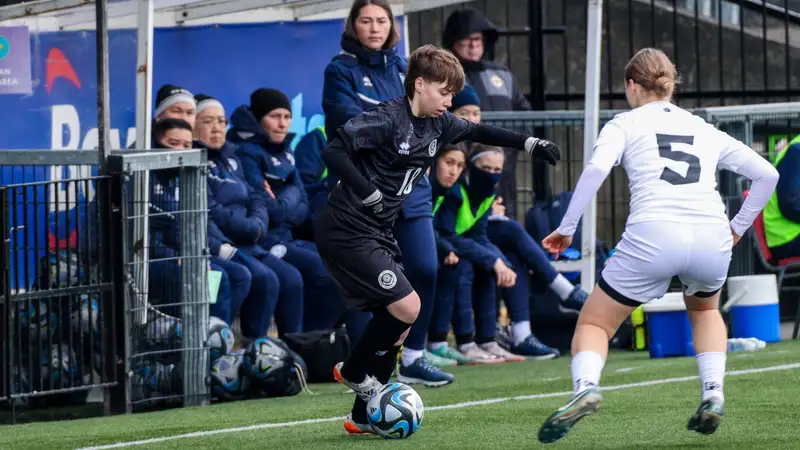 Мощным разгромом завершился стартовый матч женской сборной Казахстана на ЕВРО-2026