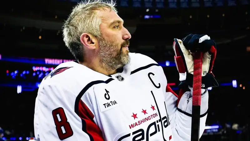 Овечкин сократил отставание от Гретцки