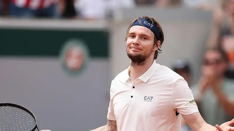 Видеообзор победного матча Александра Бублика на турнире в Монте-Карло