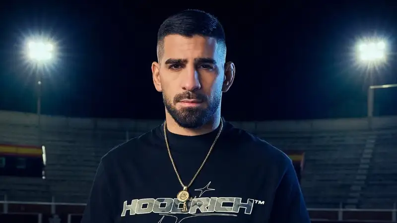 Илия Топурия объяснил, почему выносит в октагон красную розу