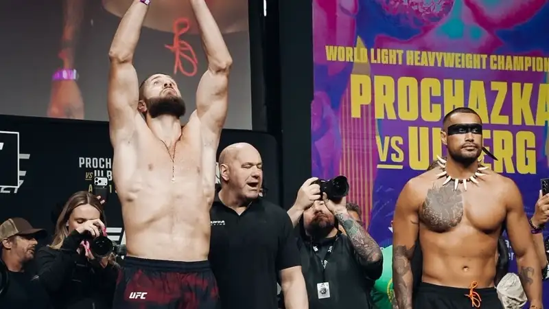 Ульберг оказался тяжелее Прохазки перед титульным поединком на UFC 327
