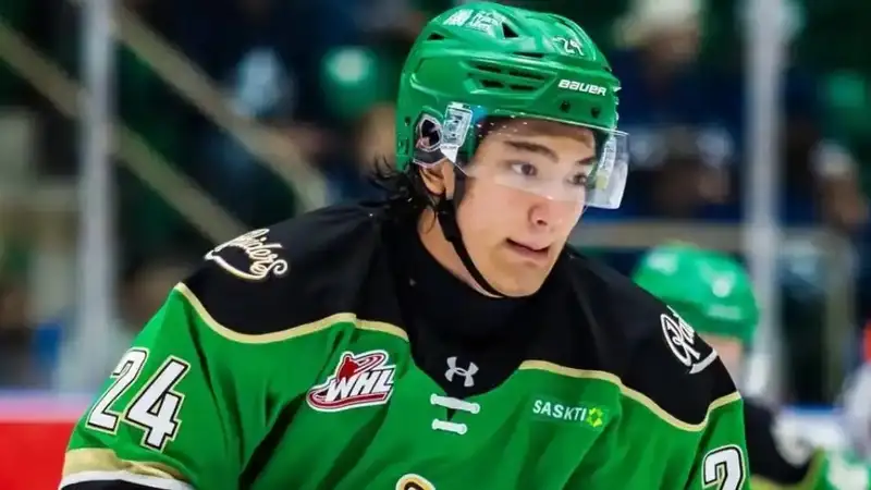 Казахстанский хоккеист забросил третью шайбу в плей-офф WHL