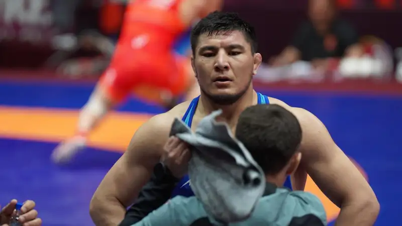 Фиаско: молодой чемпион мира разгромно не позволил Даулетбекову выйти в финал ЧА-2026