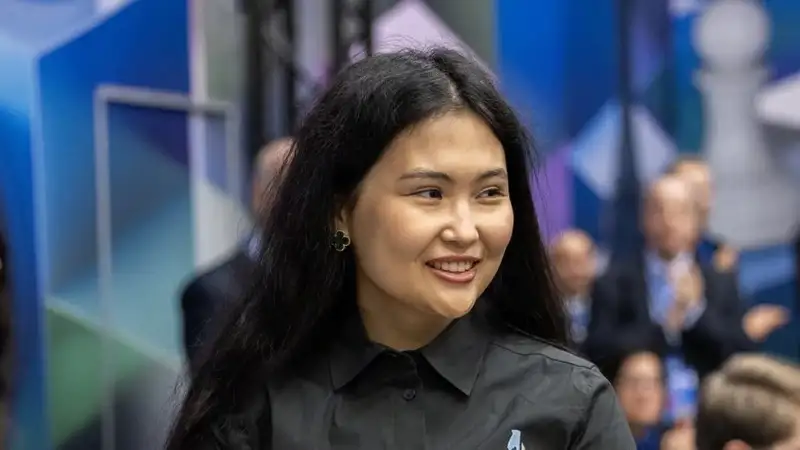 Бибисара Асаубаева сыграла вничью с экс-чемпионкой из Китая на топ-турнире по шахматам