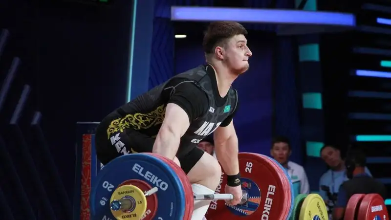 Чемпиону мира по тяжёлой атлетике вручили ключи от квартиры в Караганде