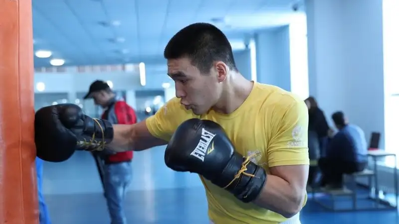 Непобеждённый казахстанский нокаутер из команды "Канело" проведёт титульный бой в Чили