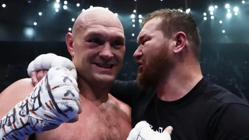 "Как минимум ничья": Махмудов заявил, что не проиграл в бою с Фьюри