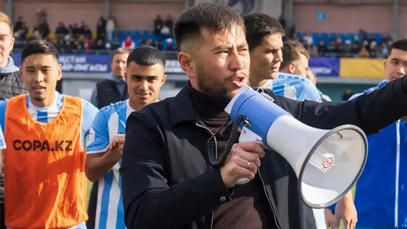 Тренеру вручили ключи от служебной квартиры 