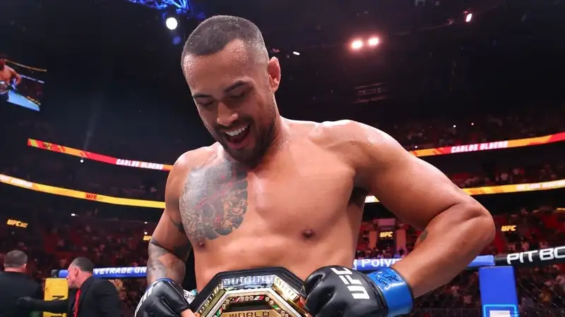 Чемпион UFC "вычеркнул" топового чеха после глухого нокаута