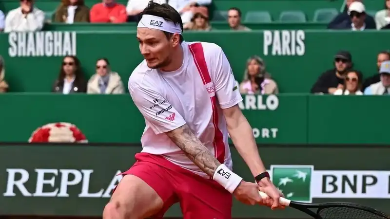 Бублик угрожал соперникам после проигранного полуфинала на выставочном турнире в США