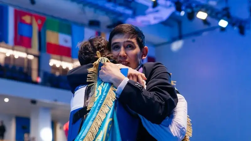 Казахстанская таеквондистка и её тренер эмоционально отпраздновали победу на ЧМ-2026