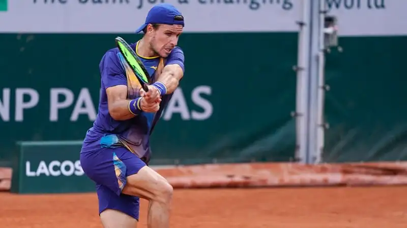 Казахстанский теннисист завершил выступление на грунтовом топ-турнире в США