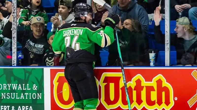 Команда казахстанского хоккеиста вышла в полуфинал плей-офф канадской лиги