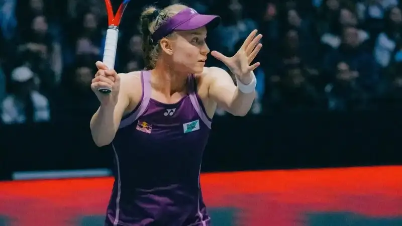 Как Елена Рыбакина "уничтожила" Игу Швёнтек на Australian Open - видео