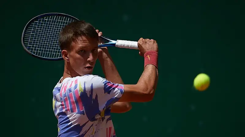 Казахстанский теннисист вылетел во втором круге турнира в Китае