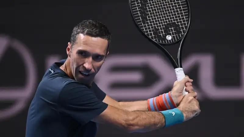 Ветеран казахстанского тенниса потерпел сенсационное поражение в Китае