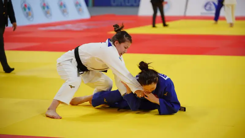 Две казахстанские дзюдоистки потерпели поражения одновременно на чемпионате Азии