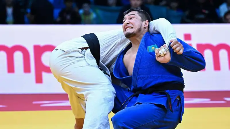 Экс-россиянин удосрочил дзюдоиста из Казахстана и лишил его 1-2 финала на чемпионате Азии