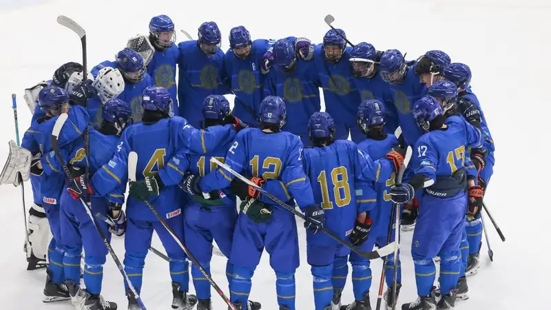 Сборная Казахстана по хоккею стартовала с победы на юниорском чемпионате мира