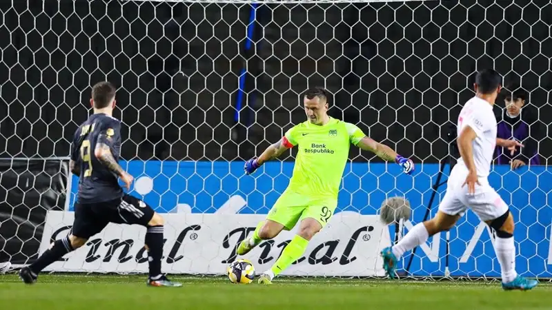 Стас Покатилов отстоял на ноль против "Карабаха" и приблизил "Сабах" к чемпионству