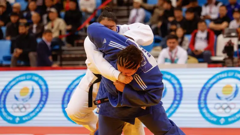 Тяжеловеска из Казахстана "отомстила" таджикской дзюдоистке за казашку на чемпионате Азии