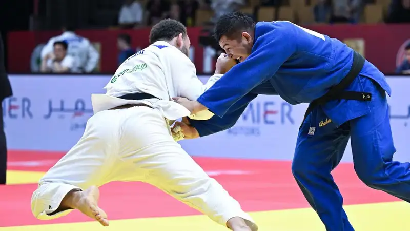 Китаец "отобрал" у казахстанца "бронзу" на домашнем первенстве Азии