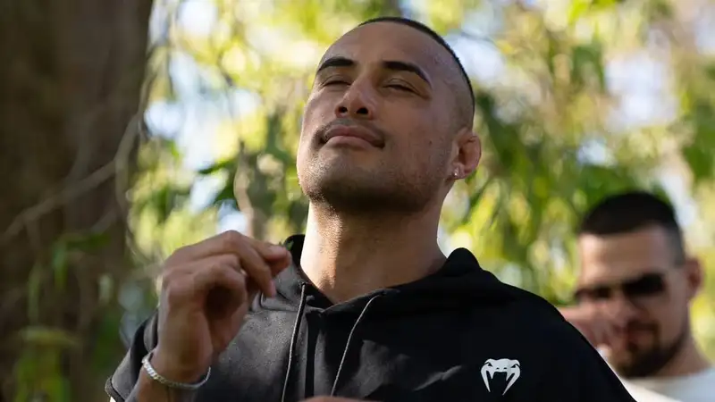 Чемпион UFC выбыл на длительный срок после яркого нокаута