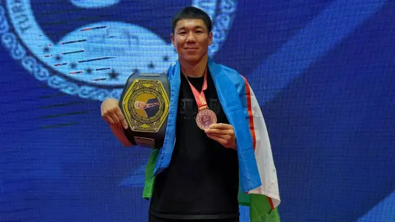 Казахский боксёр из Узбекистана триумфально выступил в Казахстане