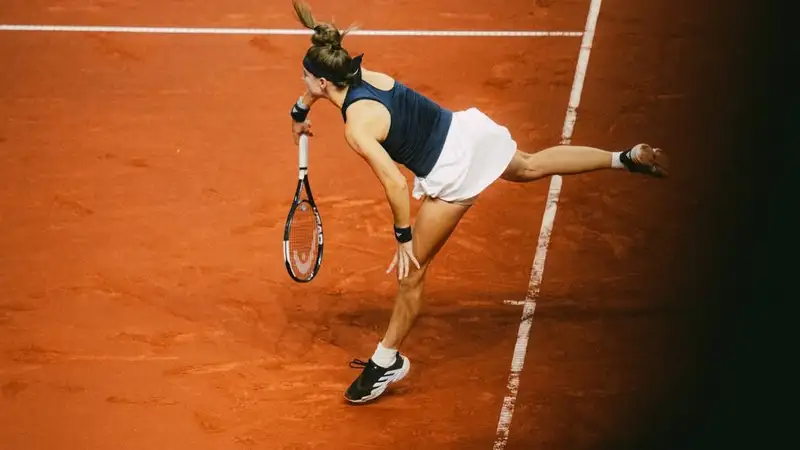 Каролина Мухова пострадала после поражения от Елены Рыбакиной в финале топ-турнира