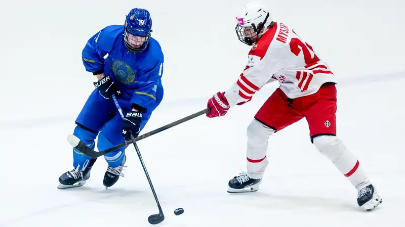 Как выглядит турнирная таблица юношеского чемпионата мира по хоккею с участием Казахстана