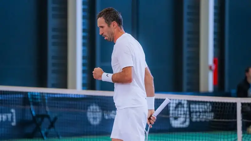 Ветеран казахстанского тенниса одержал волевую победу над россиянином в Южной Корее